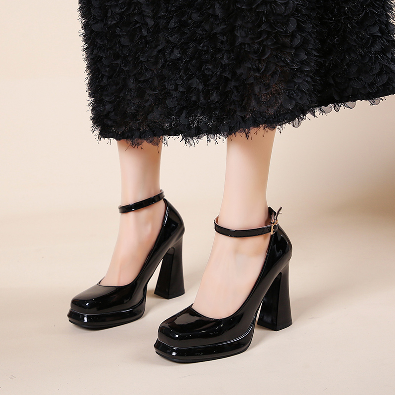 Fashionable high-heeled shoes. - огляд і ціна Leather Classic Strap